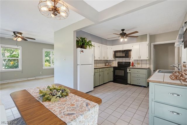 7091 Akron Avenue NW, New Franklin, OH 44614