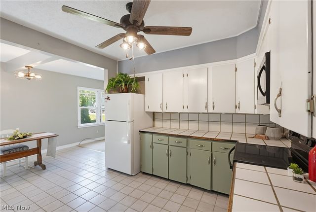 7091 Akron Avenue NW, New Franklin, OH 44614
