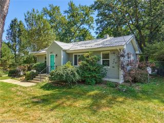 7091 Akron Avenue NW, New Franklin, OH 44614