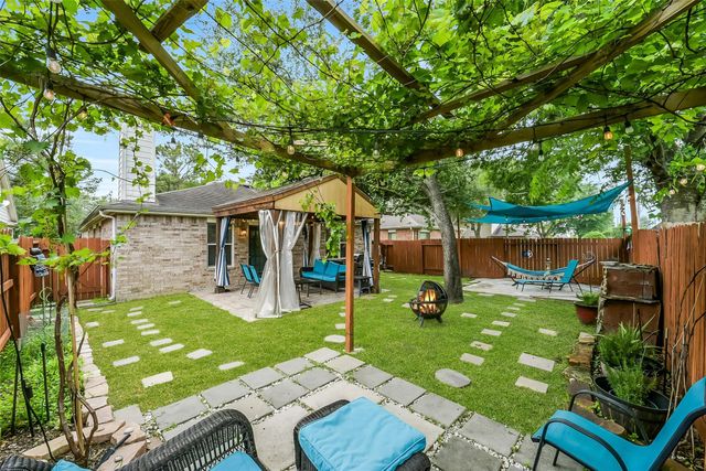 17118 Shadow Ledge Drive, Houston, TX 77095