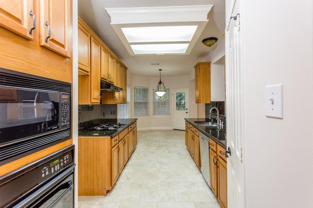 44 Teak Mill Place, The Woodlands, TX 77382