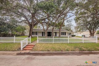 101 E Loma Vista Avenue, Victoria, TX 77901