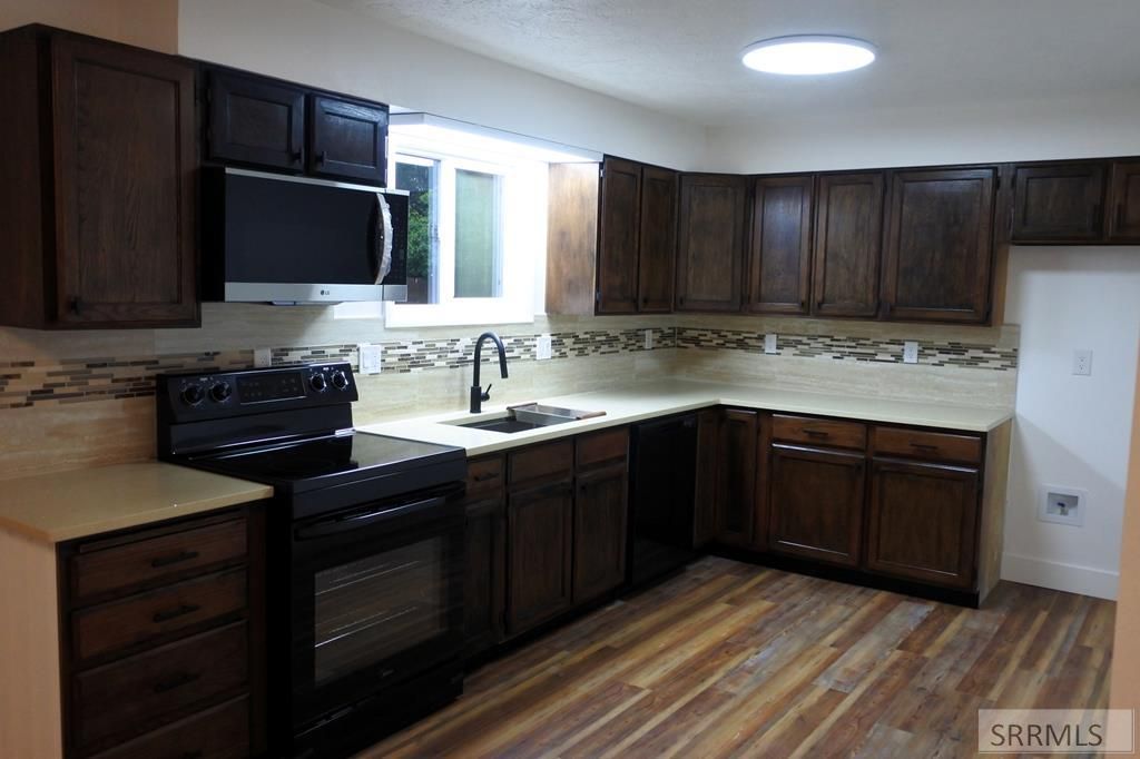 Image 4 of property listing at 483 Higbee Circle, Idaho Falls, ID 83404