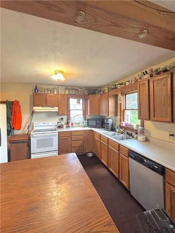 4217 Hillsville Rd, Pulaski Twp, PA 16143