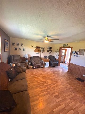 4217 Hillsville Rd, Pulaski Twp, PA 16143