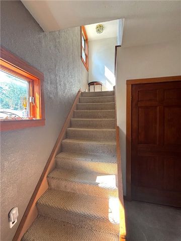 4217 Hillsville Rd, Pulaski Twp, PA 16143