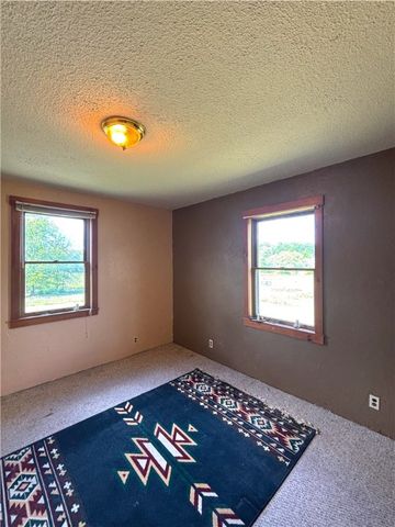 4217 Hillsville Rd, Pulaski Twp, PA 16143