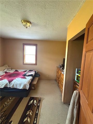 4217 Hillsville Rd, Pulaski Twp, PA 16143