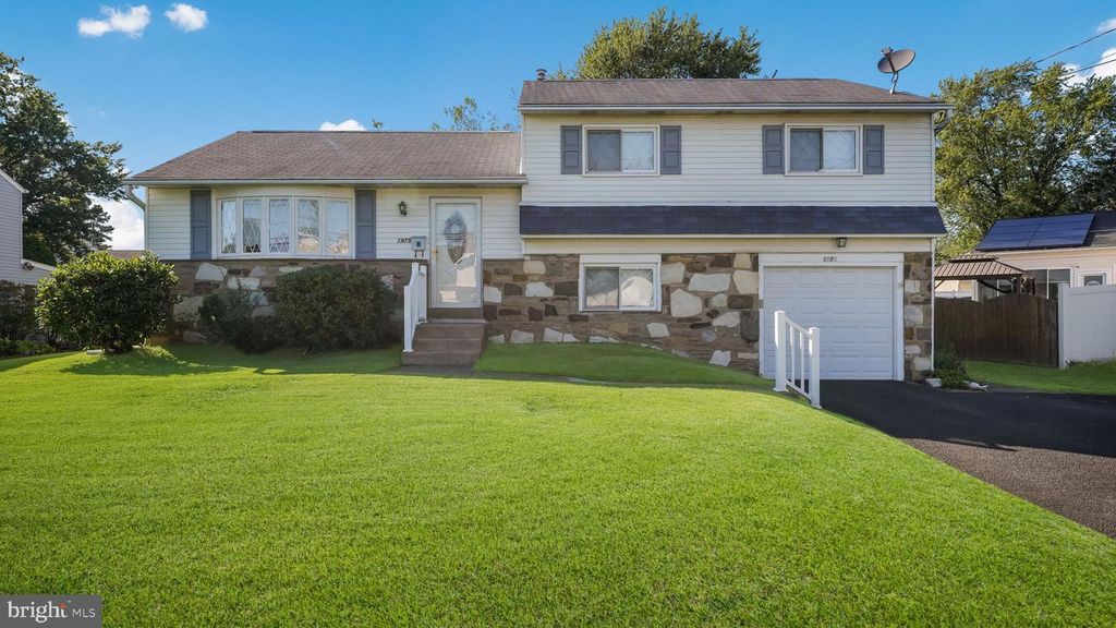 1075 ROBERTS RD, Warminster, PA 18974