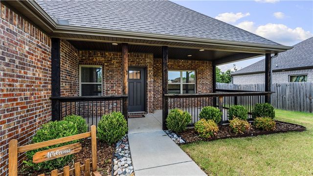 1413 Reagan Avenue, Gentry, AR 72734