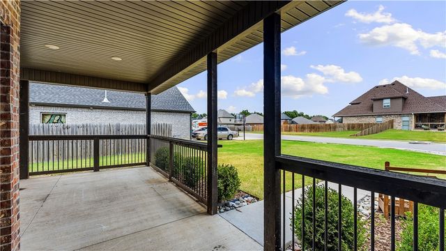 1413 Reagan Avenue, Gentry, AR 72734