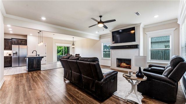1413 Reagan Avenue, Gentry, AR 72734