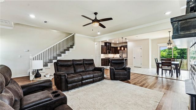 1413 Reagan Avenue, Gentry, AR 72734