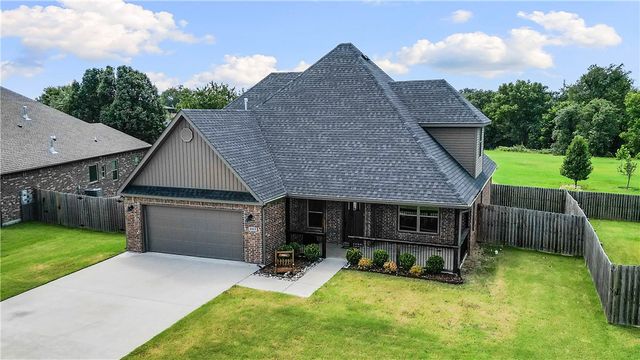 1413 Reagan Avenue, Gentry, AR 72734