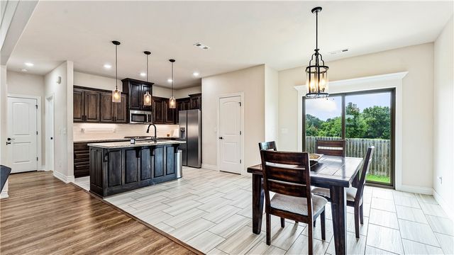 1413 Reagan Avenue, Gentry, AR 72734
