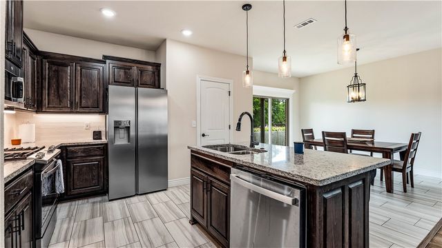 1413 Reagan Avenue, Gentry, AR 72734