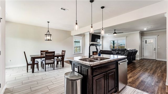 1413 Reagan Avenue, Gentry, AR 72734