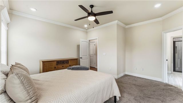 1413 Reagan Avenue, Gentry, AR 72734
