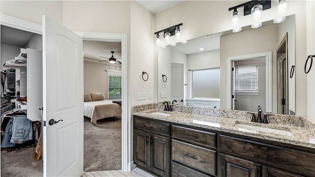 1413 Reagan Avenue, Gentry, AR 72734