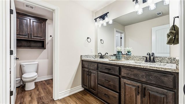 1413 Reagan Avenue, Gentry, AR 72734