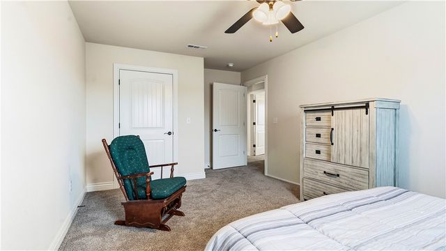1413 Reagan Avenue, Gentry, AR 72734