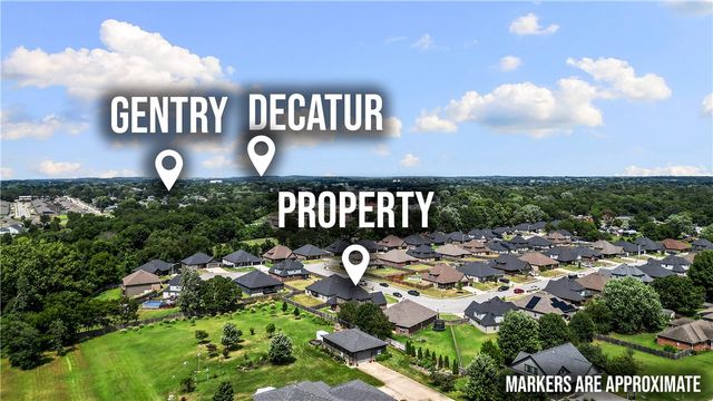 1413 Reagan Avenue, Gentry, AR 72734