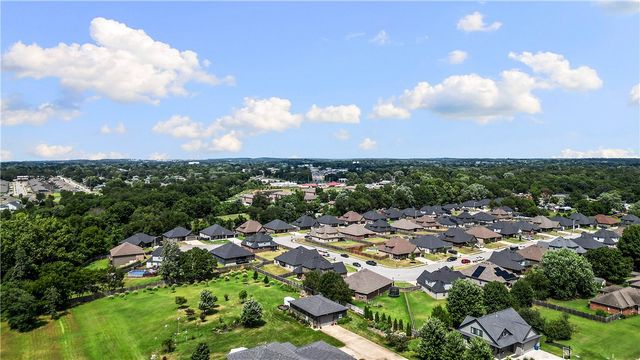 1413 Reagan Avenue, Gentry, AR 72734