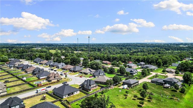 1413 Reagan Avenue, Gentry, AR 72734