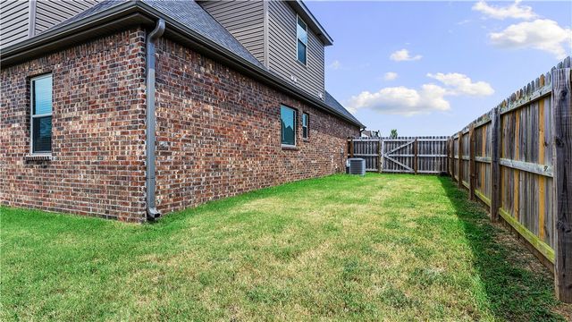 1413 Reagan Avenue, Gentry, AR 72734