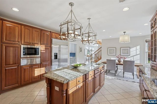 8 Arbor Road, North Caldwell, NJ 07006