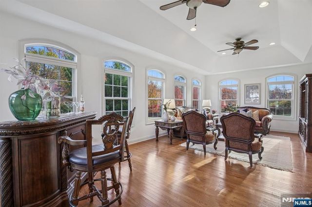 8 Arbor Road, North Caldwell, NJ 07006