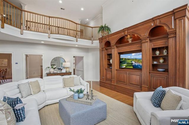 8 Arbor Road, North Caldwell, NJ 07006