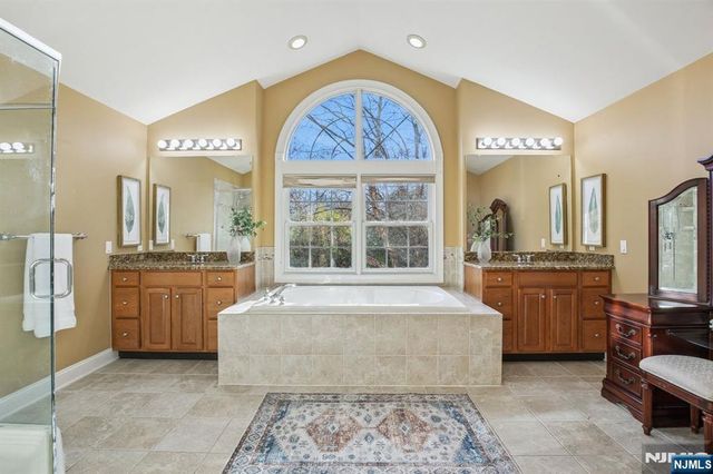 8 Arbor Road, North Caldwell, NJ 07006