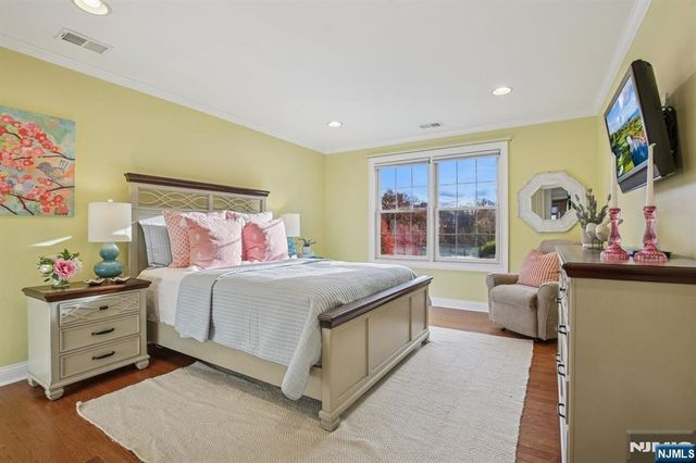 8 Arbor Road, North Caldwell, NJ 07006