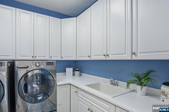 8 Arbor Road, North Caldwell, NJ 07006