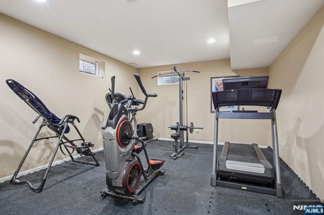 8 Arbor Road, North Caldwell, NJ 07006