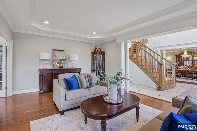 8 Arbor Road, North Caldwell, NJ 07006