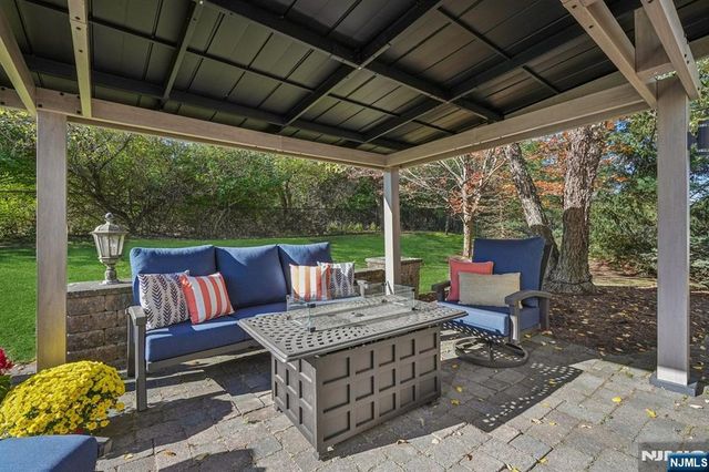 8 Arbor Road, North Caldwell, NJ 07006