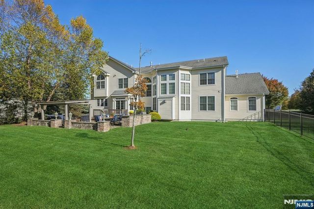 8 Arbor Road, North Caldwell, NJ 07006