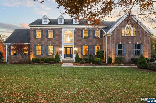 8 Arbor Road, North Caldwell, NJ 07006