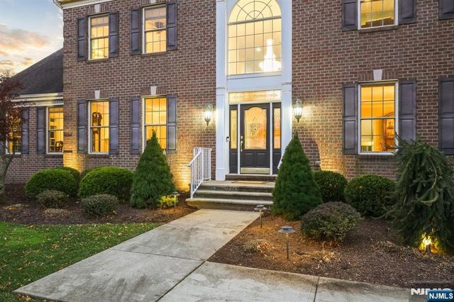 8 Arbor Road, North Caldwell, NJ 07006