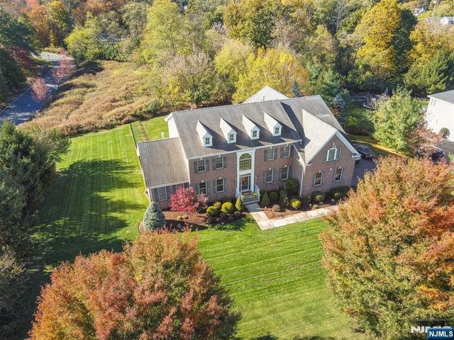 8 Arbor Road, North Caldwell, NJ 07006