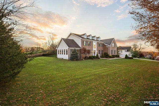 8 Arbor Road, North Caldwell, NJ 07006