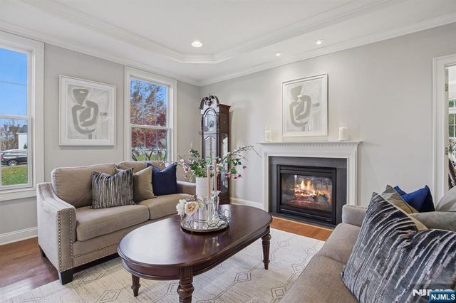 8 Arbor Road, North Caldwell, NJ 07006