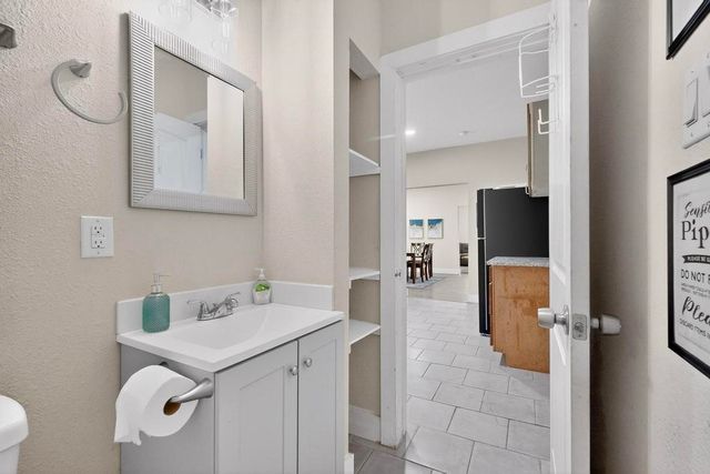 812 Centre Street, Dallas, TX 75208