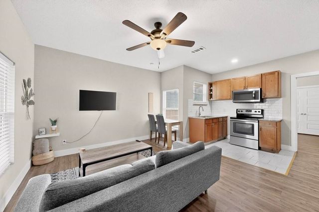 812 Centre Street, Dallas, TX 75208