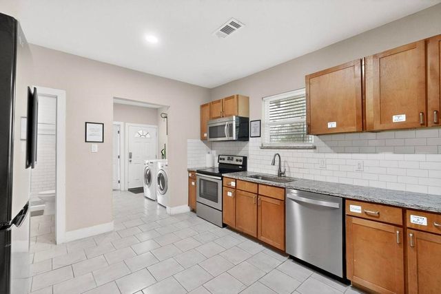 812 Centre Street, Dallas, TX 75208