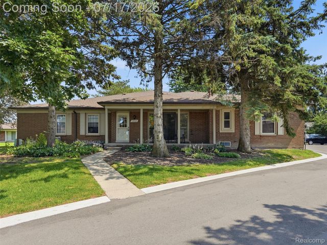 49139 Conway Court 25, Shelby Charter Township, MI 48315