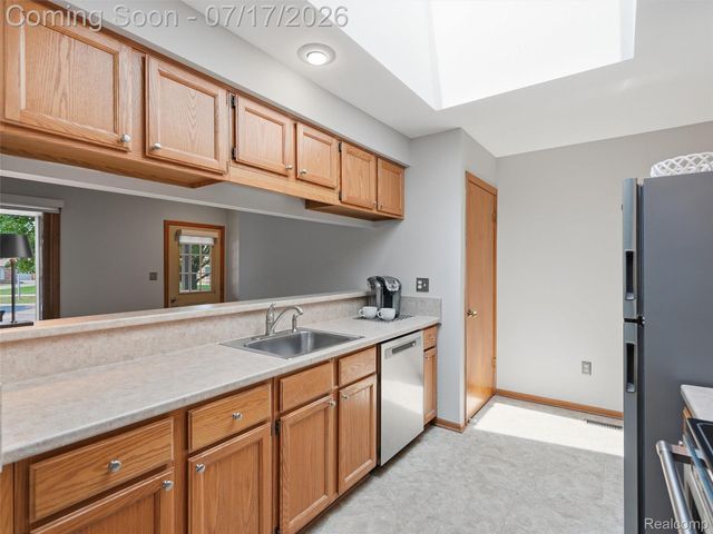 49139 Conway Court 25, Shelby Charter Township, MI 48315
