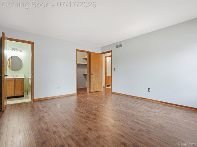 49139 Conway Court 25, Shelby Charter Township, MI 48315